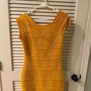 Rephyllis gold curvy dress, size large
